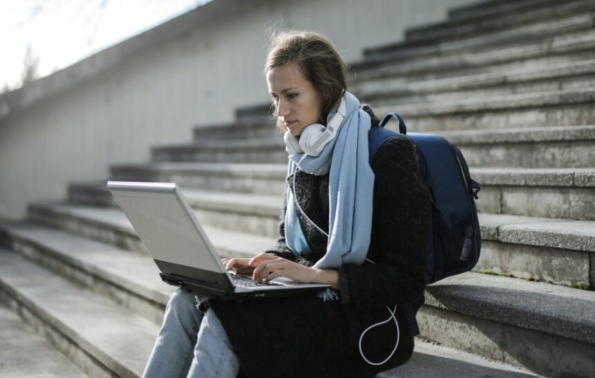 4 Reasons Why Distance Learning is not Good for Your Canada Immigration Plans