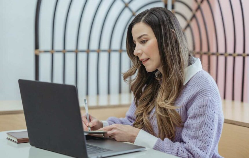 In Canada, Average Hourly Wages Increase as Job Vacancies Remain High-IMC Job Vacancies