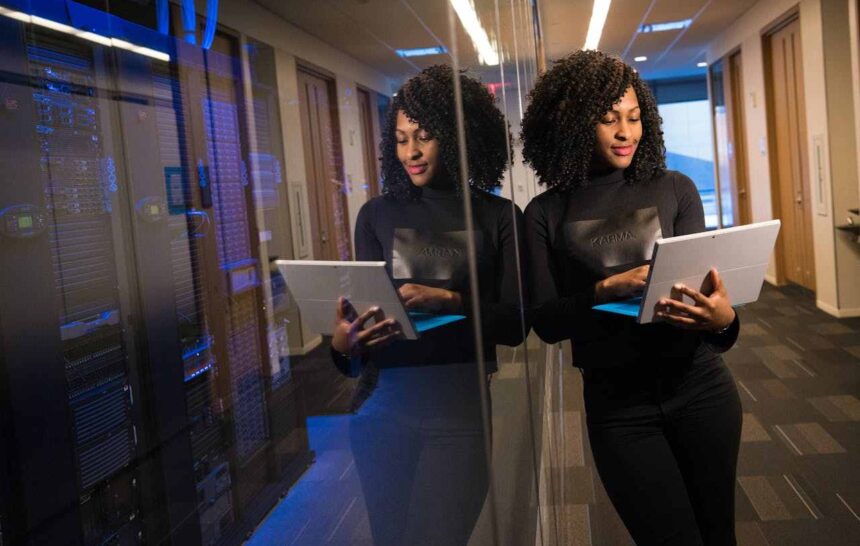 How to Immigrate to Canada as a Cybersecurity Specialist: Understanding the 21220 NOC Code