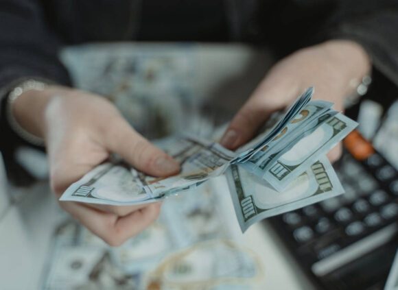 Canada’s Average Weekly Earnings Rise