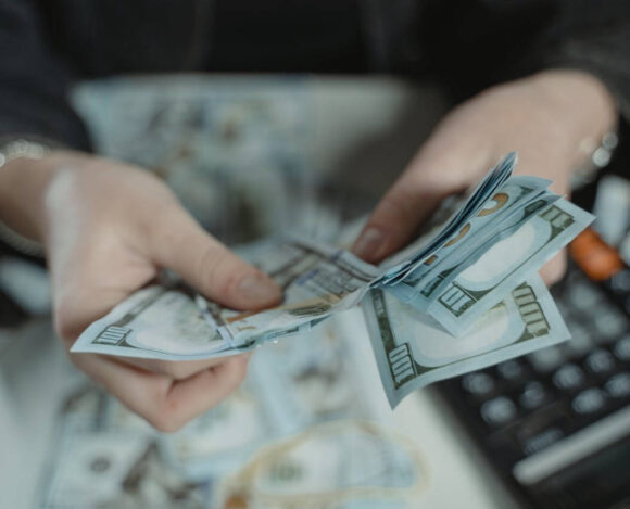 Canada’s Average Weekly Earnings Rise
