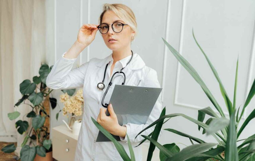 Manitoba Invites 328 Health-Care Workers